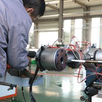 Chaîne de production de ruban d'irrigation goutte à goutte entièrement automatique HWYAA 16 mm, machine de fabrication de tuyaux PE agricoles avec extrudeuse de haute précision