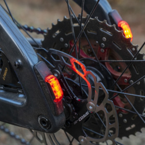 Vélo de route léger de haute qualité 36V, roue en fibre de carbone 700C, moteur 250W, batterie lithium intégrée, 12 vitesses, EGR-2 Lightw - Product Image 3