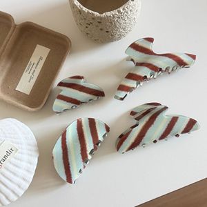 Liwu 韩国棕色条纹大号发夹 醋酸夹式法式优雅简约设计 - Product Image 6