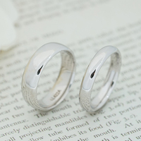 Siempre suyo, siempre tuyo |   Anillo de Boda Clásico Delgado de Oro de 18K Pulido |   Dome Comfort Fit |   El Anillo Esencial Diario
