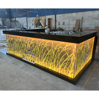 Comptoir de bar de luxe au design élégant et populaire, avec éclairage LED, idéal pour les restaurants, bars, cafés, discothèques et bars à cocktails.