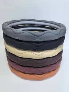 Housse de volant de voiture en cuir perforé antidérapant de haute qualité, nouvelle, en gros, pour Hiace avec protection et décoration - Product Image 3