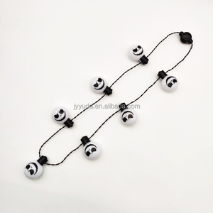 Collar LED de 13 Luces con Forma de Fantasma de Halloween de Dreidel Company, Funciona con Pilas, Accesorio de Disfraz - Product Image 3