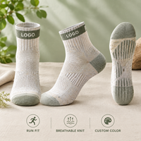Chaussettes de sport respirantes pour la course, gris ivoire, avec maille ventilée, gestion de l'humidité, maintien du talon, bout plat et coussinets ciblés au niveau du mollet