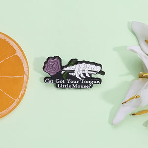 Alfileres esmaltados de rosas de jardín de medianoche, broche gótico romántico, insignia de solapa, regalo de joyería para amantes de los libros <span class=keywords><strong>y</strong></span> lectores - Product Image 2