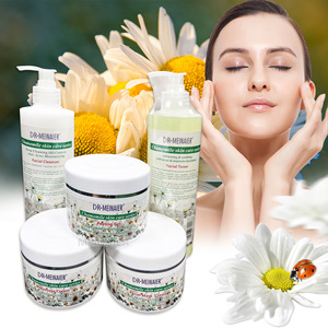 Nettoyant visage le plus vendu à base d'eau et de crème, enrichi en curcuma pour le soin de la peau, aux effets hydratants et éclaircissants. - Product Image 4