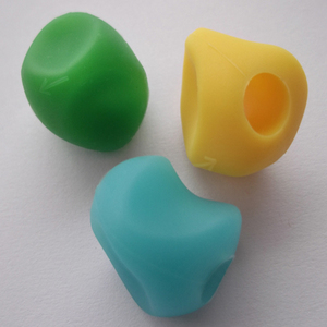 Porte-crayon en silicone souple pour enfants, aide à l'écriture compatible avec la plupart des instruments d'écriture pour les élèves - Product Image 1