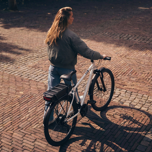 แบตเตอรี่จักรยานไฟฟ้า EU Ebike สำหรับติดตั้งด้านหลัง 48V 30Ah ลิเธียมไอออน พร้อมปลั๊กเชื่อมต่อ BMS 50 จุด โครงพลาสติกทนทาน จอแสดงผล LCD - Product Image 2