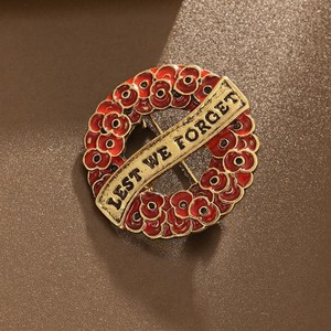 Broche de corona de amapolas rojo intenso, para que no se olvidemos, de aleación de zinc, pin de moda unisex para trajes y abrigos, corsage conmemorativo - Product Image 1