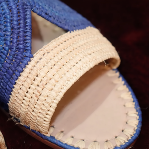 Sandalias de rafia hechas a mano, chanclas marroquíes azules, mulas de cuero tejido, zapatos de verano bohemios, sandalias de playa de fibra natural - Product Image 1