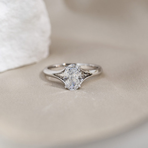 Bague de fiançailles Messi Jewelry MSR-1729 en or 18 carats, forme ovale, design classique, diamant solitaire, diamant cultivé en laboratoire - Product Image 1