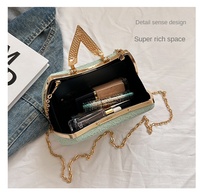 Vente en gros Embrayages avec poignée de levage pour anneau Sacs de soirée pour femmes de luxe doré pour mariage Bridal Bling Bling Rhinestone