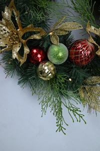 Good Quality Customized Golden <b>Bows</b> Christmas Artificial Wreath Natural <b>Door</b> Decoration Artificial Wreath - Product Image 3