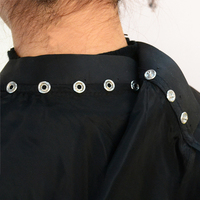 Wanmei Cape de coiffure et de coloration en silicone avec boucle magnétique et col de protection, avec tablier intégré, confortable pour barbier