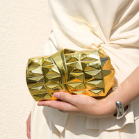 Geometrische Metall-Gold 3D-Pyramiden-Clutch mit Nieten, Diamantgitter-Textur, Box-Tasche für Hochzeit, Cocktail, Bankett, Party