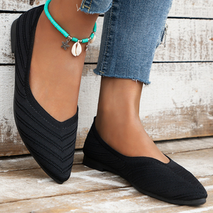 Chaussures plates noires légères et confortables pour femmes Sixing, tendance mode, respirantes, en maille, semelle extérieure en caoutchouc, à enfiler - Product Image 3