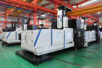 Fraiseuse à portique CNC à double colonne contrôlée par PLC GUOSHENG GMF2716 pour moules d'énergie éolienne