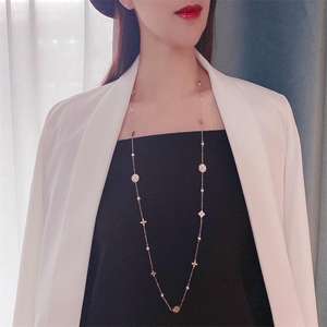 Collar de Lujo de Alta Calidad Zhizhen, Trébol de Cuatro Hojas, Perla de Agua Dulce, Doble Capa, Ajustable, Cadena de Suéter Moderna - Product Image 1