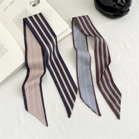 Écharpe fine de luxe à imprimé rayé pour femme, élégante, utilisable comme foulard, bandeau, accessoire de poignet, accessoire de sac ou ruban de cou, au style minimaliste et raffiné