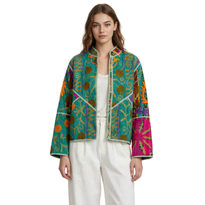 Veste courte matelassée Kantha pour femme, verte, à col montant, patchwork, broderie florale, manches lanternes - Product Image 1