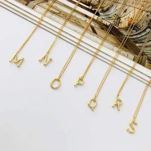 Collar con inicial de alfabeto dorado personalizado, collar con letras de Plata de Ley 925 - Product Image 2