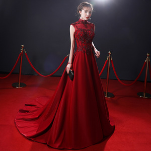 Vestido de Novia de Invierno, Nuevo, Estilizado, Rojo, con Encaje, Cuello Alto, Estilo Chino, Largo - Product Image 3