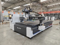 Machine de gravure CNC ATC haute précision CA-2040 avec guide linéaire taïwanais et vis à billes TBI pour le traitement de grands panneaux de bois et de meubles