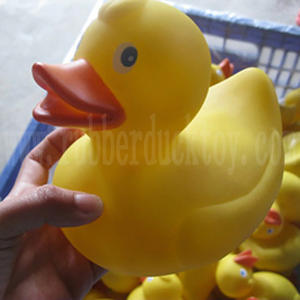 フローティング黄色のプラスチック製のアヒル、ベビーバス黄色のPVCアヒルのおもちゃ、黄色のビニールアヒルを購入する - Product Image 5