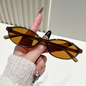 Lunettes de soleil œil de chat, monture noire, verres PC, protection UV400, style rétro tendance pour femmes - Product Image 3