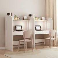 Bureau d'étude moderne et simple avec grand espace de rangement et étagère géante pour étudiants et bureau à domicile