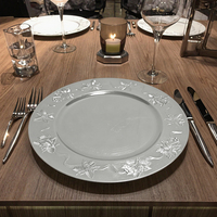 Assiettes de Présentation Dorées en Plastique Personnalisables de Luxe Durables 13 Pouces – Vente en Gros, Décoration Élégante pour la Maison, Plats et Napperons