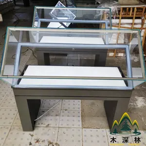 Comptoir de vitrine en verre conception et fabrication de meubles de magasin personnalisés parfait pour l'affichage et la vente de bijoux
