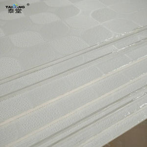 Tablero de yeso Pvc frente a casa ignífuga Techo de yeso simple Diseños dorados Azulejos de techo de Pvc decorativos Vinilo <span class=keywords><strong>Plafon</strong></span> - Product Image 6