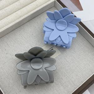 طبقة مزدوجة من حمض الأسيتيك حلو لطيف مصنوع يدويًا زهرة صيف أنيق مشبك الحد الأدنى كبير الرأس الخلفي كعكة القرش - Product Image 3