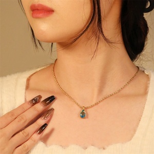 Collier personnalisé pour femme, délicat, avec breloque géométrique, plaqué or, pendentif goutte d'eau en cristal - Product Image 5