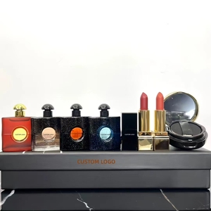 <span class=keywords><strong>Set</strong></span> Mini <span class=keywords><strong>Profumi</strong></span> Donna 7 Pezzi All'ingrosso, Profumo Orientale Speziato a Lunga Durata da Donna con Rossetto Cushion - Product Image 4