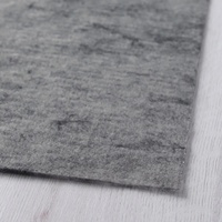 Sous-couche de tapis en feutre non tissé 100 % polyester gris uni de 1 mm personnalisable, teinte, avec colle antidérapante pour la face inférieure