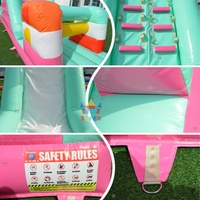 Parc aquatique gonflable rose et menthe moderne avec parcours d'obstacles et toboggan flottant pour piscine de jardin et location pour fêtes estivales