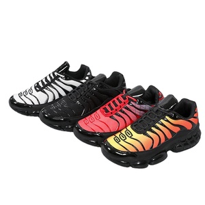 รองเท้ากีฬาคุณภาพสูง ระบายอากาศได้ดี เหมาะสำหรับฤดูร้อน น้ำหนักเบา ผ้าตาข่ายด้านบน ให้ความเย็นสบาย ไม่ลื่น รองเท้าวิ่งแบบ unisex - Product Image 1