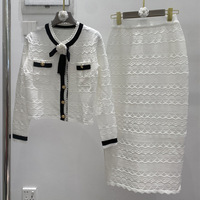 Nouvelle Collection Automne 2026 : Ensemble Deux Pièces Tricoté de Haute Qualité pour Femme – Cardigan Texturé Floral 3D & Jupe Midi – Tenue Décontractée pour Femme