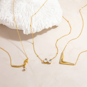 Collar de Acero Inoxidable con Colgante de Corazón, Chapado en Oro de 18K, Diseño Geométrico con Incrustaciones, Cadena para Clavícula, Joyería de Regalo - Product Image 1