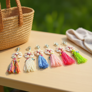 Porte-clés de style ethnique avec un design de fleur à pompon pour accessoire de sac et de sac à dos - Product Image 3