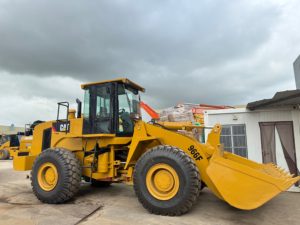 Chargeuse sur pneus CAT 966F d'occasion robuste, machinerie fiable de 6 tonnes pour le transport d'agrégats et les travaux en carrière - Product Image 1