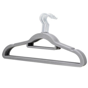 <span class=keywords><strong>Cintres</strong></span> en plastique pour bébé, antidérapants, en velours floqué noir, marque OEM populaire, vente en gros, Dongguan - Product Image 3