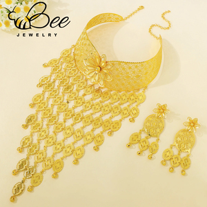 Parure de bijoux de mariage vintage en alliage plaqué or 24 carats avec pampilles, grandes boucles d'oreilles pendantes et collier pour femmes africaines - Product Image 4