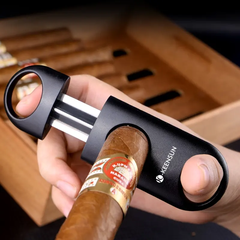 2023 nuevo diseño gran oferta encendedor de cigarros con cortador de cigarros incorporado