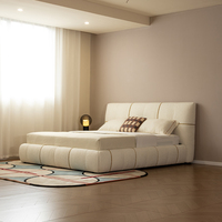 Lit double plateforme rembourré en tissu bouclé minimaliste, avec cadre en bois de pin doux et capitonnage à grille, fabrication OEM pour la maison