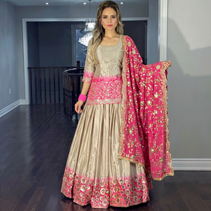 Robe de mariée traditionnelle indienne pakistanaise brodée rose pour femme, longueur ras du sol, en soie, coupe ample avec travail doré - Product Image 1