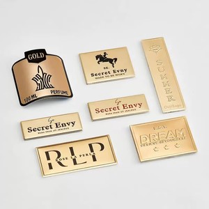 Plaques signalétiques en aluminium plaqué or sur mesure, plaques nominatives cintrées, logos imprimés en couleur, badges personnalisés pour la publicité commerciale - Product Image 2
