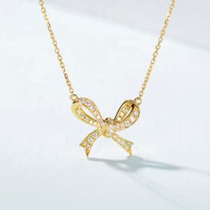 Collar de Oro Amarillo de 18K con Diseño de Mariposa y Diamante Moissanita para Mujer - Product Image 3